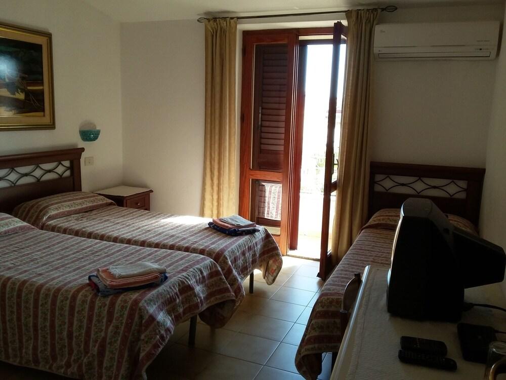 Scano Comfort Inn Santa Teresa Gallura Zewnętrze zdjęcie