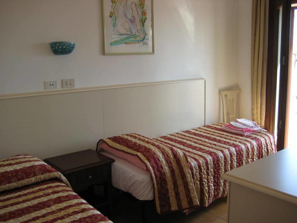 Scano Comfort Inn Santa Teresa Gallura Zewnętrze zdjęcie